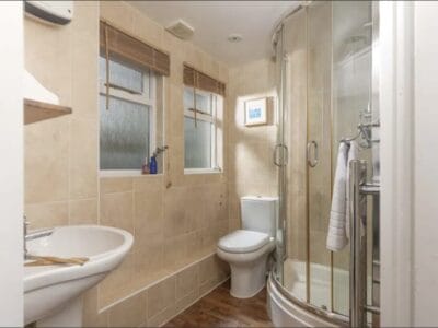 Little Dunley Holiday Cottages - Lake View Holiday Cottage - Devon