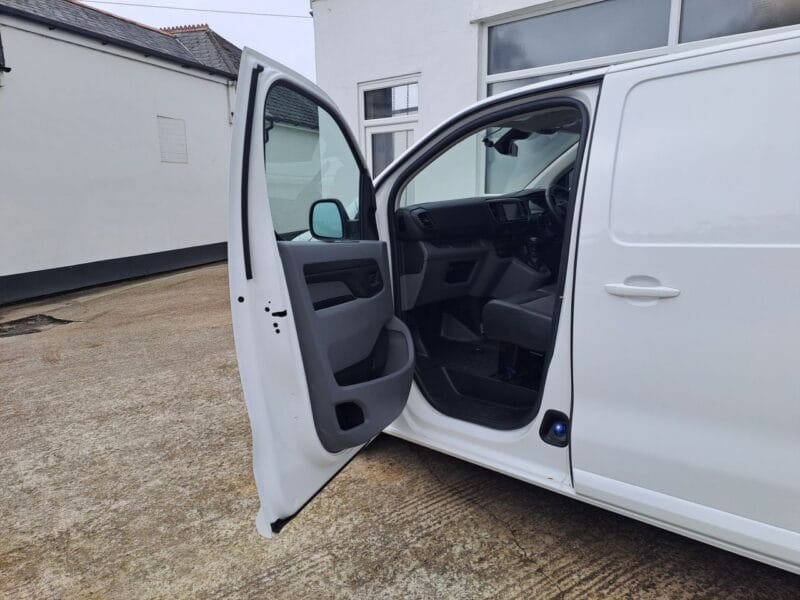 2020 70 VAUXHALL VIVARO 1.5 Turbo D 2900 Sportive Panel Van 5dr Diesel Manual L2 H1 Euro 6 (s/s) (100 ps)