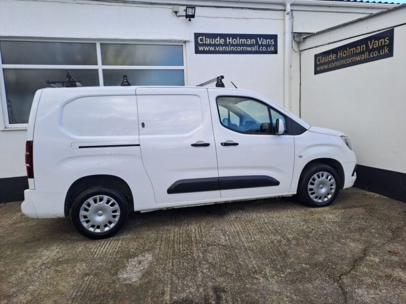 2021 21 VAUXHALL COMBO 1.5 Turbo D 2300 Sportive Panel Van 4dr Diesel Manual L2 H1 Euro 6 (100 ps)