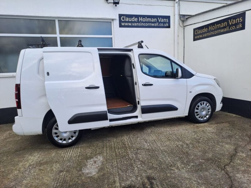2021 21 VAUXHALL COMBO 1.5 Turbo D 2300 Sportive Panel Van 4dr Diesel Manual L2 H1 Euro 6 (100 ps)