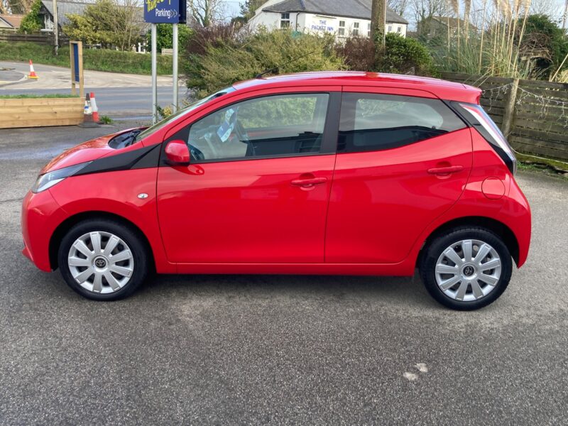 2016 Toyota Aygo 1.0 VVT-i x-play Hatchback 5dr Petrol Manual Euro 6 (68 ps)