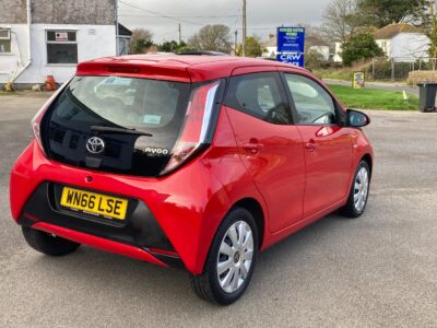 2016 Toyota Aygo 1.0 VVT-i x-play Hatchback 5dr Petrol Manual Euro 6 (68 ps)