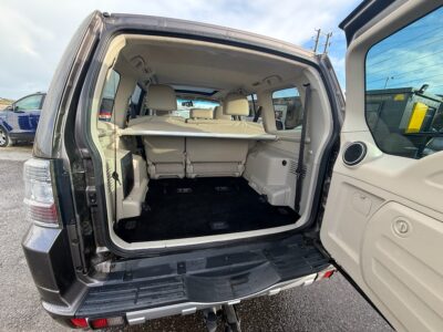 Mitsubishi Shogun SUV