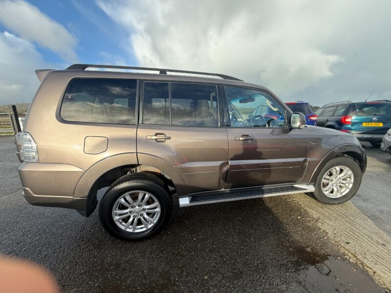 Mitsubishi Shogun SUV